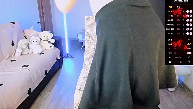 Snapshot of shimizyre___ chatting on November 13, 10:36 am shimizyre online show from November 13, 10:36 am