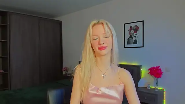 Snapshot of AleksaBlonde chatting on February 2, 11:08 am AleksaBlonde online show from February 2, 11:08 am