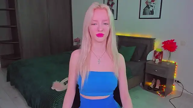 Snapshot of AleksaBlonde chatting on March 3, 11:11 am AleksaBlonde online show from March 3, 11:11 am