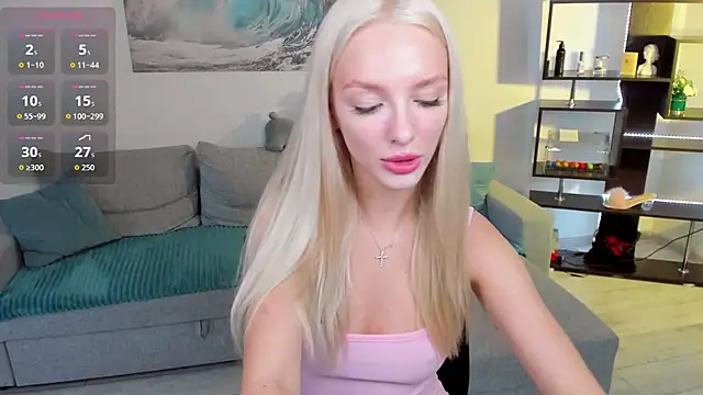 Snapshot of AleksaBlonde chatting on July 18, 3:05 pm AleksaBlonde online show from July 18, 3:05 pm