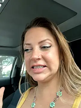 Snapshot of molly_witha_chance chatting on February 11, 10:26 pm molly witha chance online show from February 11, 10:26 pm