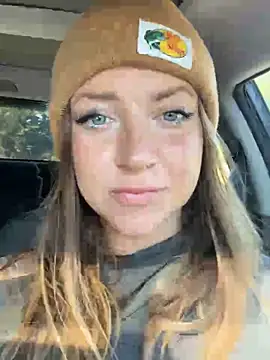 Snapshot of molly_witha_chance chatting on February 23, 2:25 pm molly witha chance online show from February 23, 2:25 pm