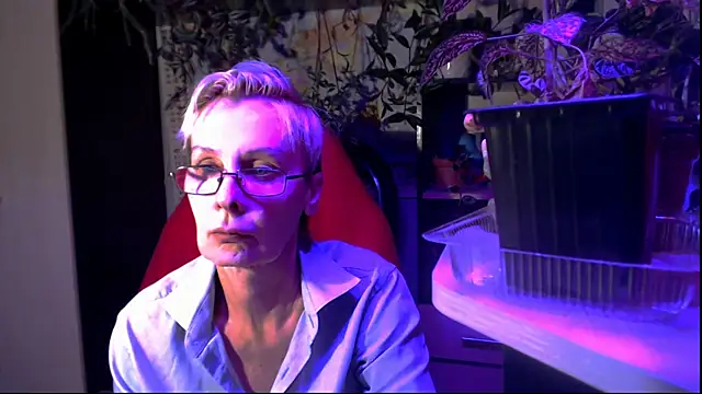 HelgaHimmell online show from August 7, 8:00 pm