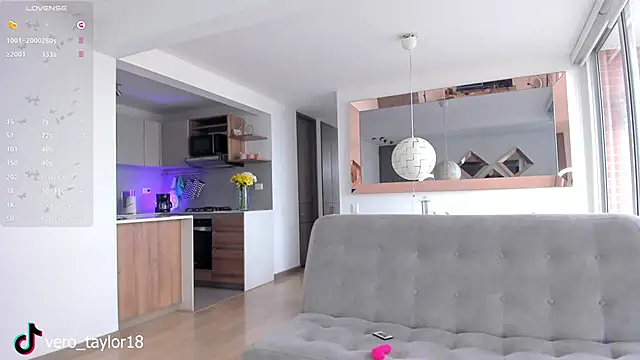 Snapshot of veronica_taylor1 chatting on January 9, 7:40 pm veronica taylor1 online show from January 9, 7:40 pm