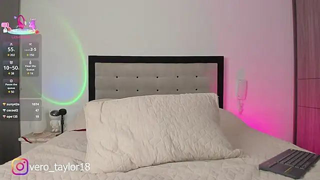 Snapshot of veronica_taylor1 chatting on February 26, 1:53 am veronica taylor1 online show from February 26, 1:53 am