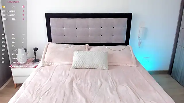 Snapshot of veronica_taylor1 chatting on March 9, 4:33 pm veronica taylor1 online show from March 9, 4:33 pm