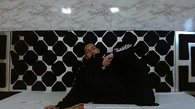 thiago19s online show from February 13, 9:49 pm