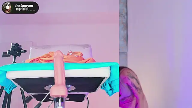 Snapshot of Angelst__ chatting on November 26, 5:52 am Angelst online show from November 26, 5:52 am