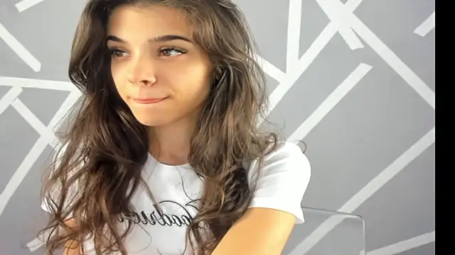 Snapshot of BabyAylin chatting on December 3, 5:20 am BabyAylin online show from December 3, 5:20 am