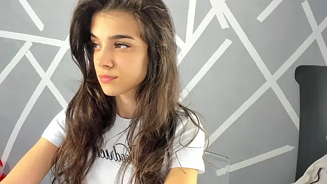 Snapshot of BabyAylin chatting on December 3, 11:33 am BabyAylin online show from December 3, 11:33 am