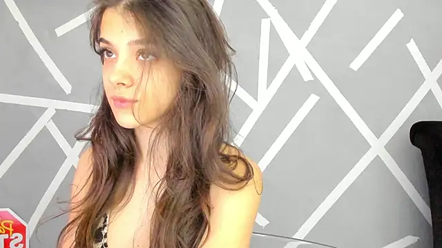 Snapshot of BabyAylin chatting on January 6, 8:03 am BabyAylin online show from January 6, 8:03 am