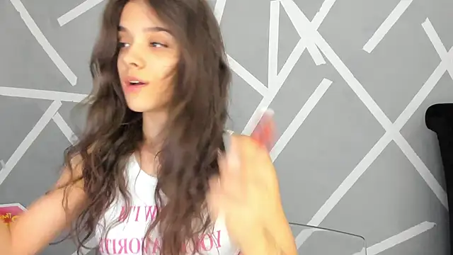 Snapshot of BabyAylin chatting on January 9, 5:23 am BabyAylin online show from January 9, 5:23 am