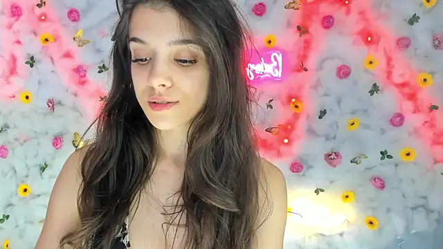 Snapshot of BabyAylin chatting on January 14, 8:20 am BabyAylin online show from January 14, 8:20 am