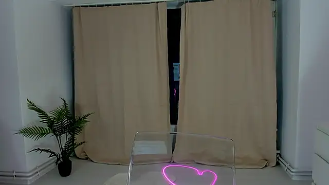 Snapshot of BabyAylin chatting on October 3, 4:20 am BabyAylin online show from October 3, 4:20 am