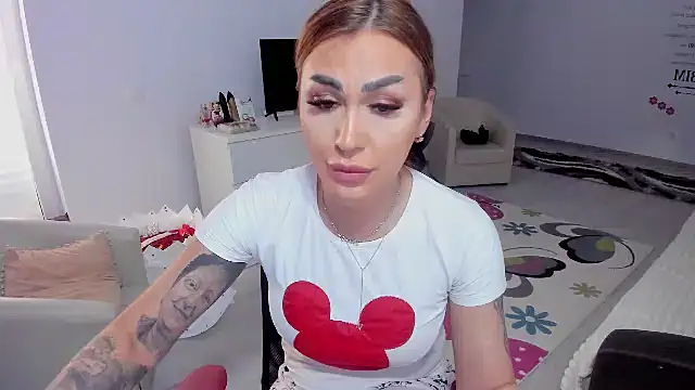 GlossyDiamondX online show from February 20, 2:02 pm