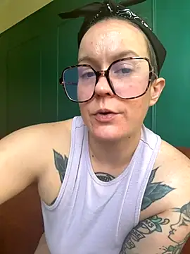 Snapshot of quinnmariexo chatting on October 5, 2:48 pm quinnmariexo online show from October 5, 2:48 pm