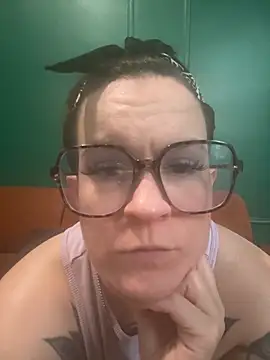 Snapshot of quinnmariexo chatting on October 19, 9:59 pm quinnmariexo online show from October 19, 9:59 pm