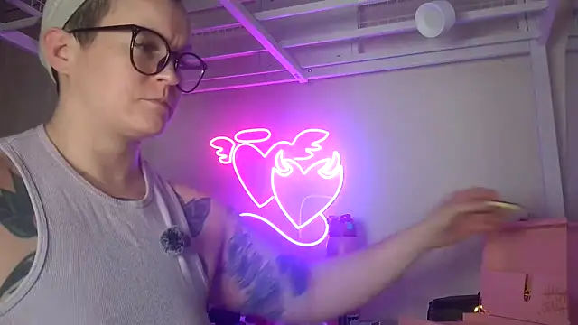 quinnmariexo online show from February 17, 5:26 am