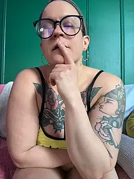 Snapshot of quinnmariexo chatting on May 7, 8:58 pm quinnmariexo online show from May 7, 8:58 pm