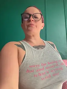 Snapshot of quinnmariexo chatting on May 11, 1:06 pm quinnmariexo online show from May 11, 1:06 pm
