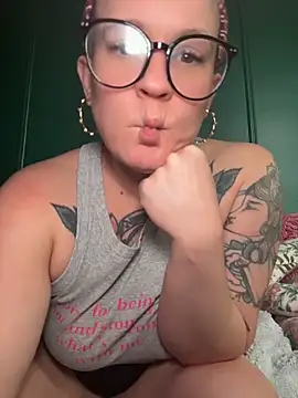 Snapshot of quinnmariexo chatting on May 11, 4:15 pm quinnmariexo online show from May 11, 4:15 pm