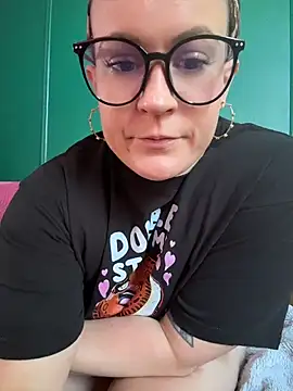 Snapshot of quinnmariexo chatting on May 12, 6:38 pm quinnmariexo online show from May 12, 6:38 pm