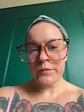 Snapshot of quinnmariexo chatting on May 13, 3:42 pm quinnmariexo online show from May 13, 3:42 pm