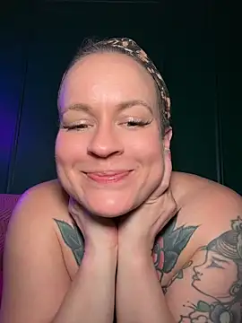 Snapshot of quinnmariexo chatting on June 1, 5:53 am quinnmariexo online show from June 1, 5:53 am