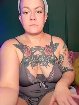 Snapshot of quinnmariexo chatting on June 3, 2:33 pm quinnmariexo online show from June 3, 2:33 pm