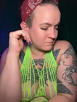 Snapshot of quinnmariexo chatting on June 4, 2:39 am quinnmariexo online show from June 4, 2:39 am