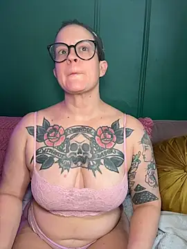 Snapshot of quinnmariexo chatting on June 9, 5:24 pm quinnmariexo online show from June 9, 5:24 pm