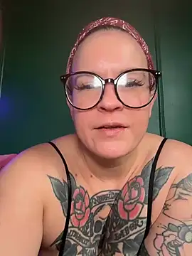 Snapshot of quinnmariexo chatting on June 19, 3:38 pm quinnmariexo online show from June 19, 3:38 pm