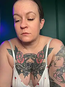 Snapshot of quinnmariexo chatting on June 22, 4:59 pm quinnmariexo online show from June 22, 4:59 pm