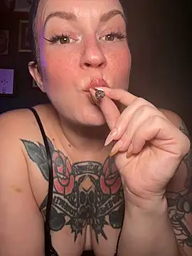 Snapshot of quinnmariexo chatting on July 16, 6:58 pm quinnmariexo online show from July 16, 6:58 pm