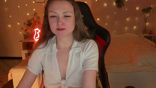 desperatehousewife   online show from March 15, 7:09 pm