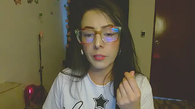 Snapshot of ella_peck chatting on December 21, 10:06 pm ella peck online show from December 21, 10:06 pm