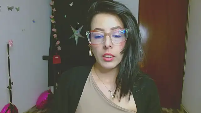 Snapshot of ella_peck chatting on February 1, 11:03 pm ella peck online show from February 1, 11:03 pm