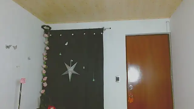 Snapshot of ella_peck chatting on February 24, 4:54 am ella peck online show from February 24, 4:54 am