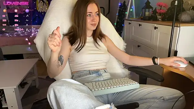 LinaWitch online show from December 7, 2:02 pm