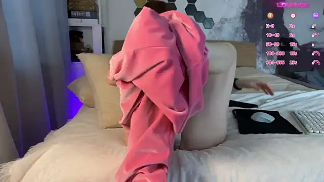 LinaWitch online show from February 2, 5:10 am