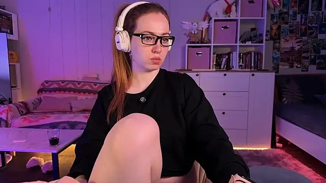 LinaWitch online show from February 13, 1:51 pm