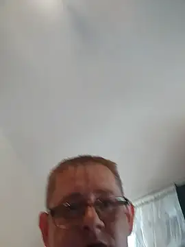 Snapshot of lukasl729 chatting on July 4, 9:48 am lukasl729 online show from July 4, 9:48 am