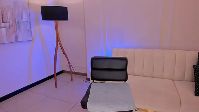 Snapshot of MollySundersX chatting on March 10, 11:06 pm MollySundersX online show from March 10, 11:06 pm