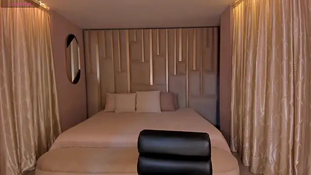 Snapshot of MollySundersX chatting on October 28, 8:11 pm MollySundersX online show from October 28, 8:11 pm