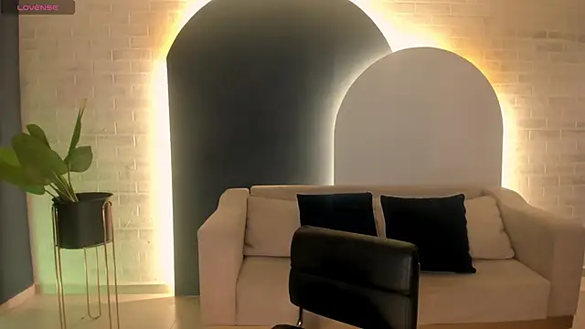 Snapshot of MollySundersX chatting on December 4, 4:33 am MollySundersX online show from December 4, 4:33 am