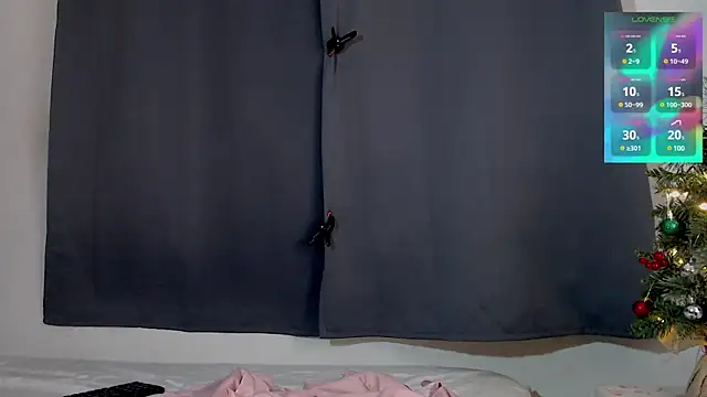 Snapshot of lanaturner_ chatting on December 29, 2:27 am lanaturner online show from December 29, 2:27 am