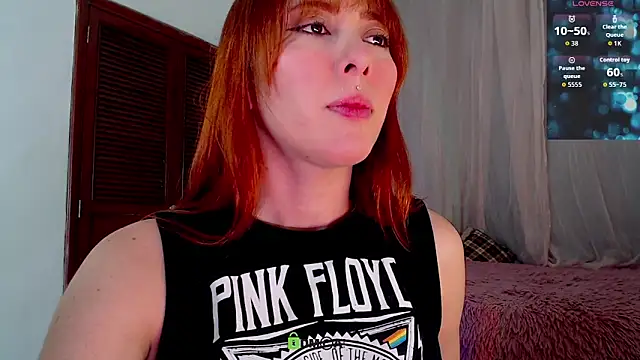 Snapshot of lanaturner_ chatting on October 25, 6:43 am lanaturner online show from October 25, 6:43 am