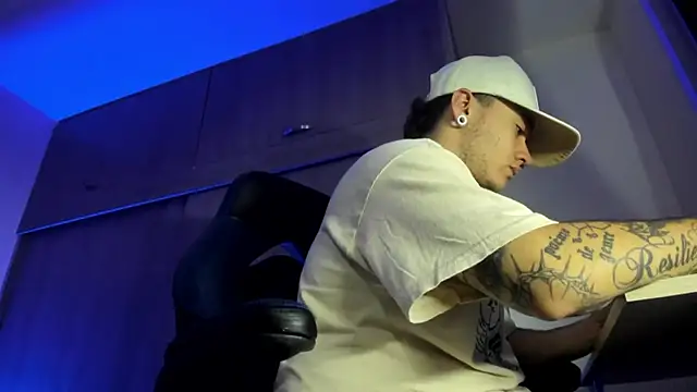 male pussy online show from November 3, 1:51 am