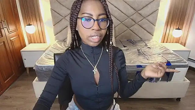 Snapshot of Raquel_jones chatting on June 29, 12:05 pm Raquel jones online show from June 29, 12:05 pm