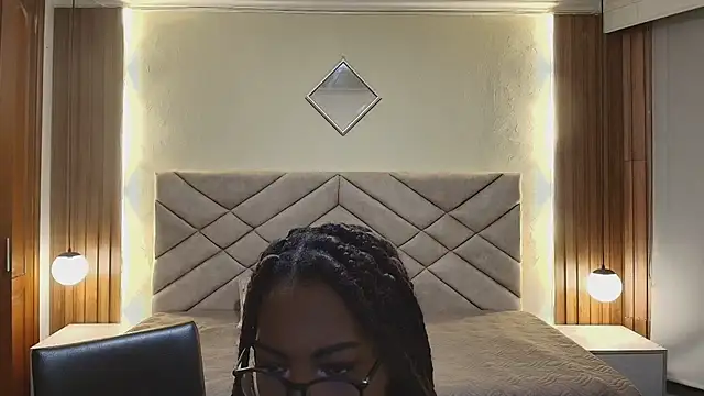 Snapshot of Raquel_jones chatting on August 1, 12:04 pm Raquel jones online show from August 1, 12:04 pm